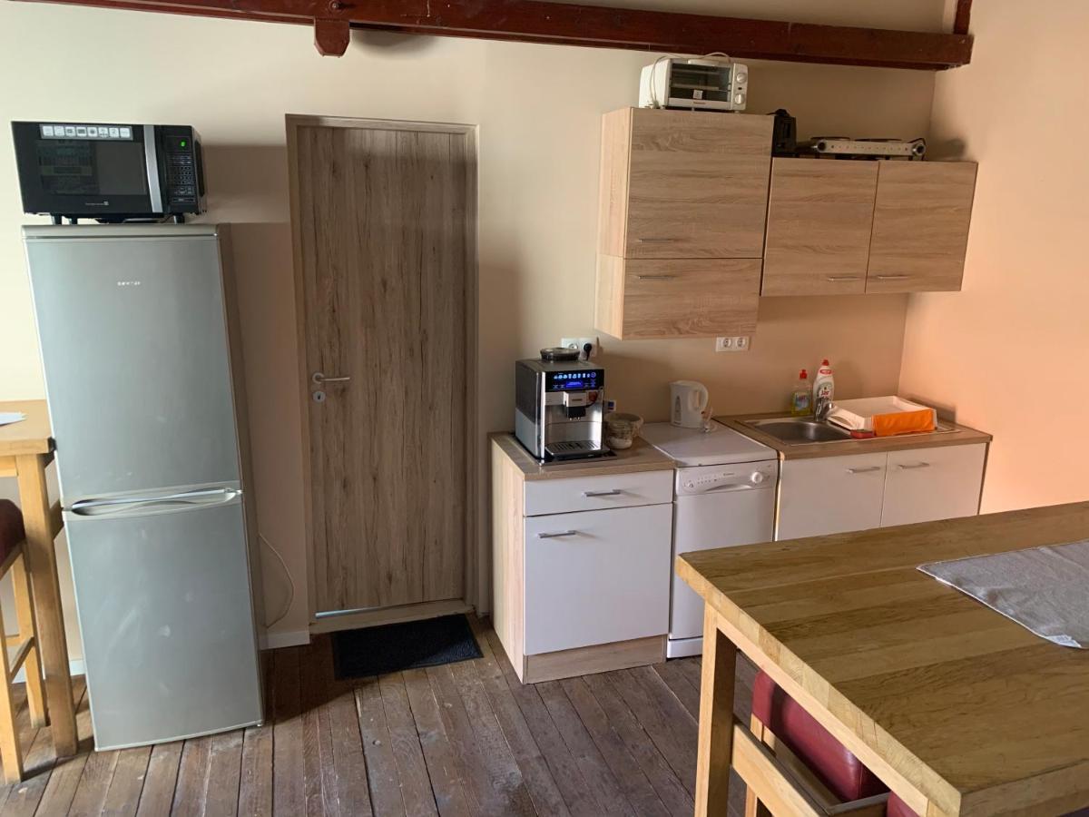 Majus 1 Vendeghaz- Se Hotel Se Bagian luar foto