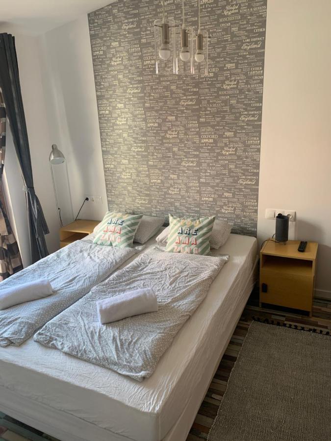 Majus 1 Vendeghaz- Se Hotel Se Bagian luar foto