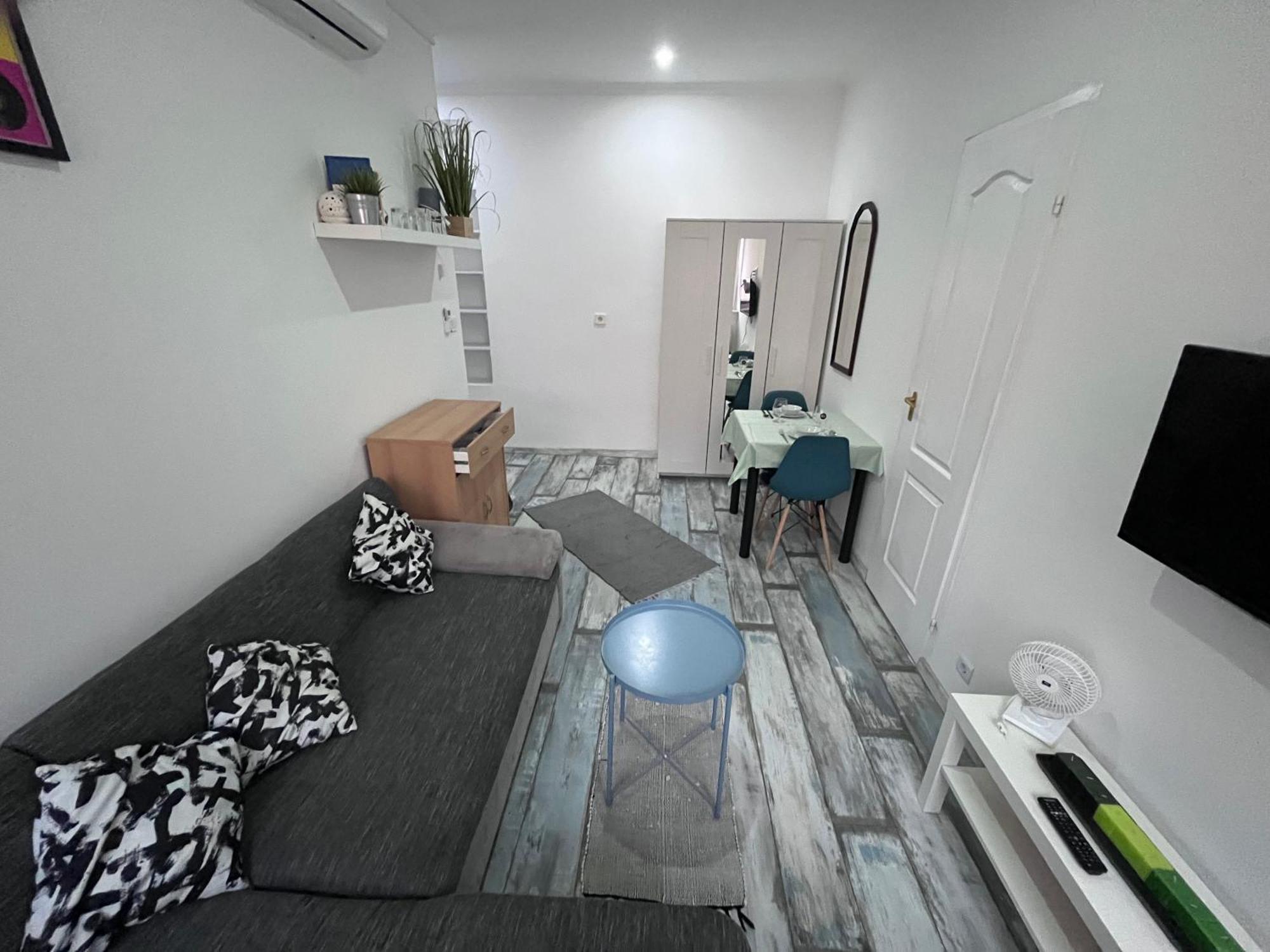 Majus 1 Vendeghaz- Se Hotel Se Bagian luar foto